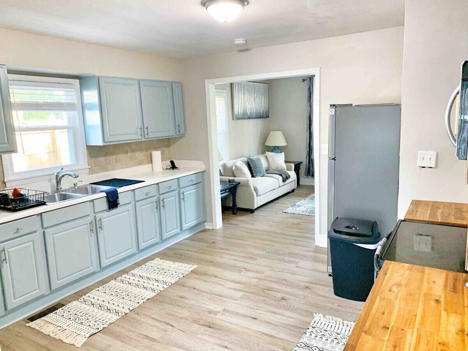 Modern finishes and all the essentials for home-cooked meals.