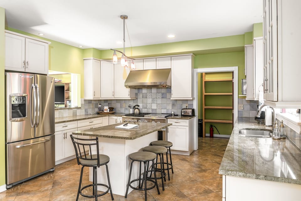 Fully equipped kitchen with pantry. Large stove and double oven.
