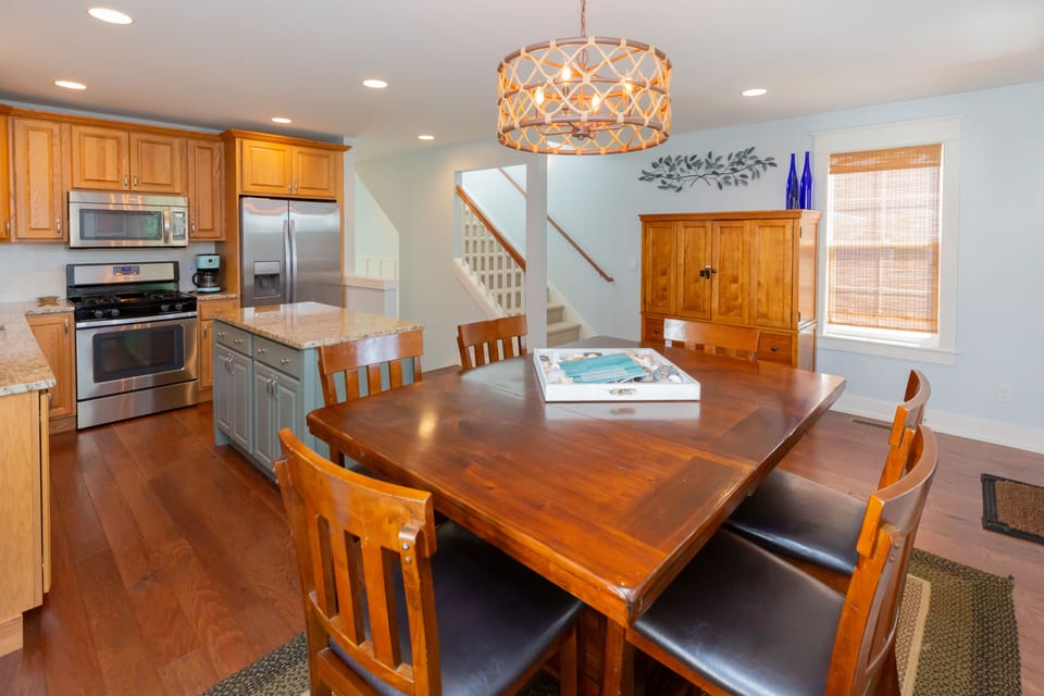 Kitchen well equipped for your stay (pots/pans, toaster, Nespresso machine, etc)