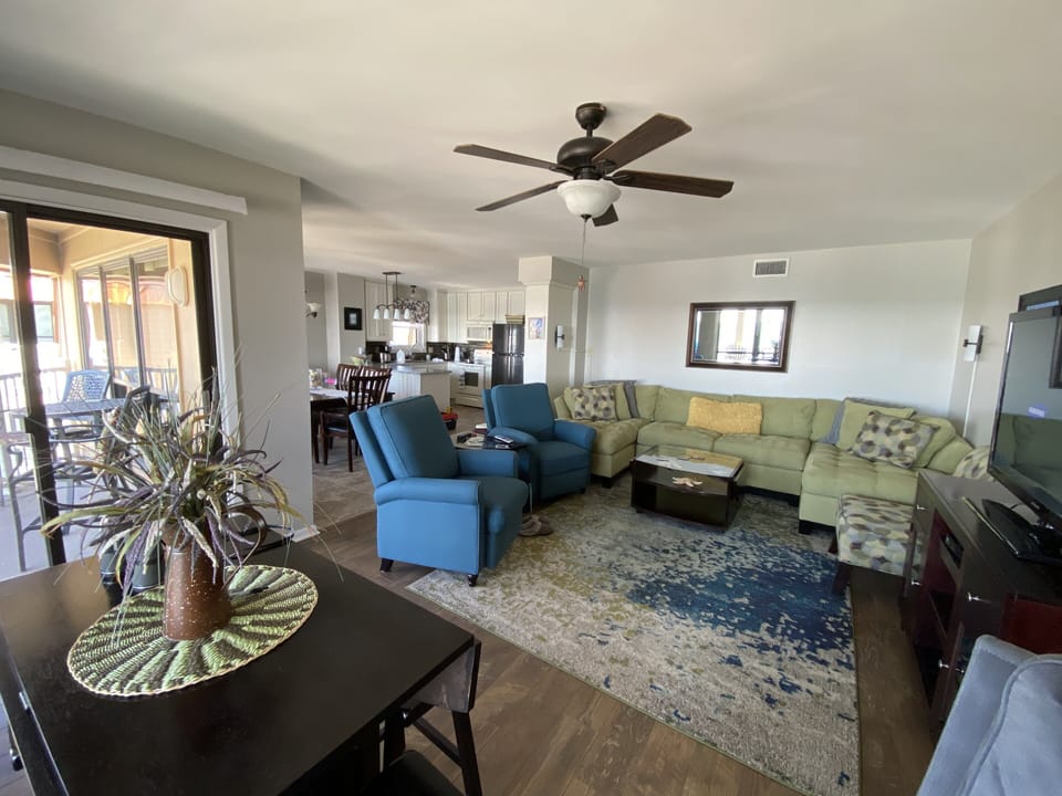 Spacious Family Room