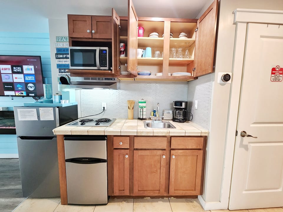 Fully equipped kitchenette 