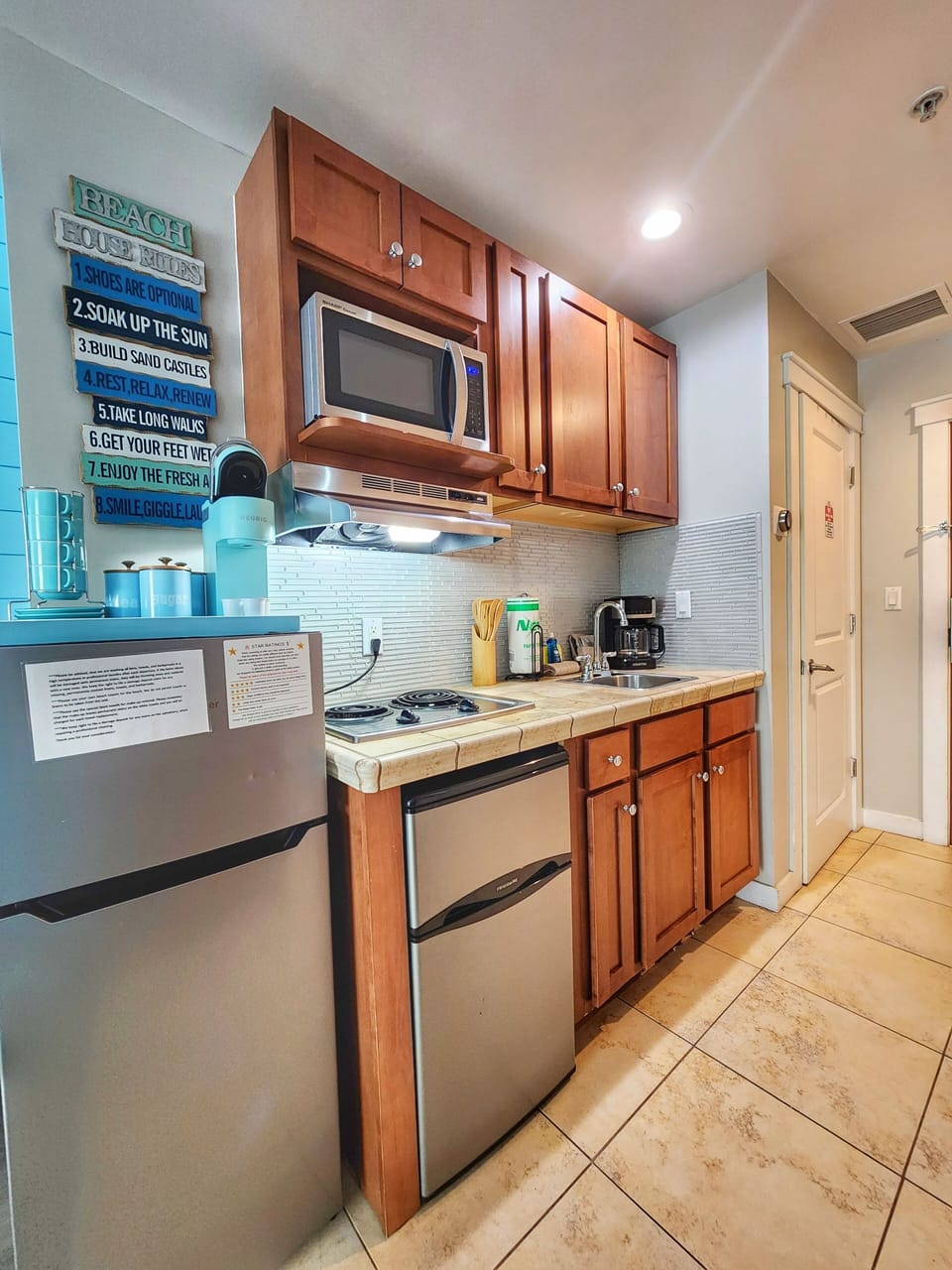 Two refrigerators in the studio for your convenience!