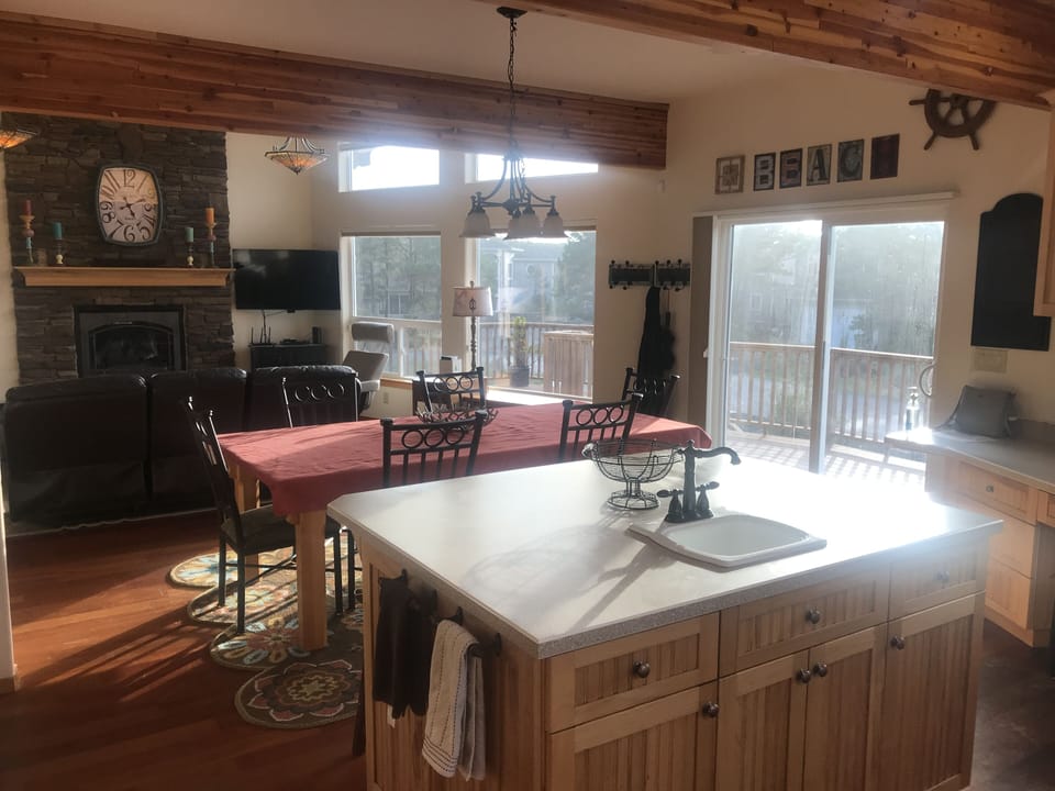 Open living— great for gathering 
