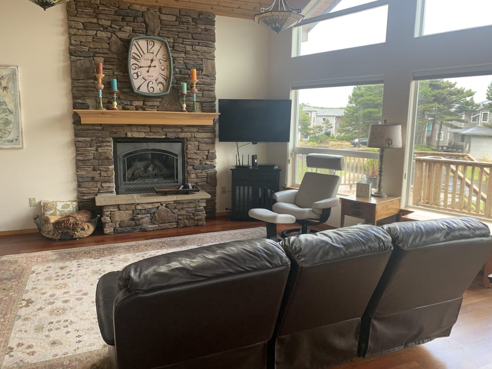 Living room—with “peekaboo” view of the ocean 
