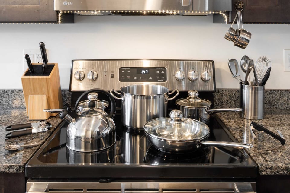 All essential cookware, dining utensils, and dishwasher for the best dining soirees.