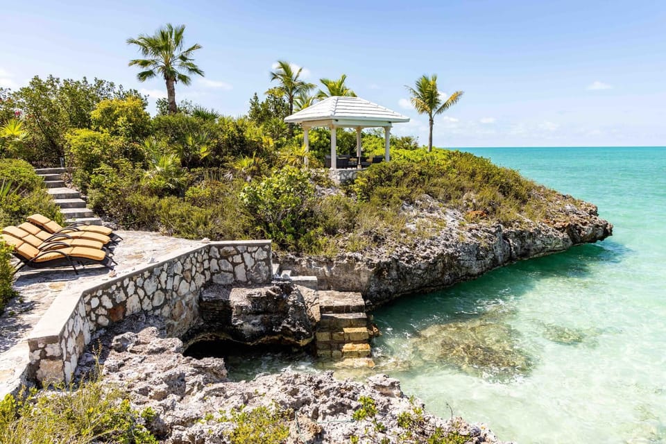 Guests of South Seas have direct access the ocean. These steps are located off the main house.