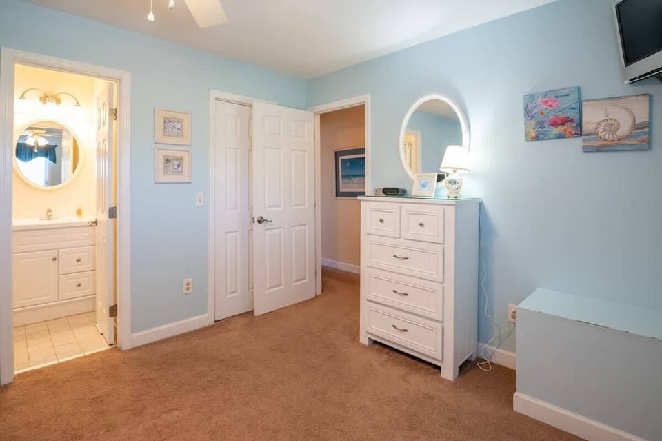 Guest Bunkroom with Ensuite Bath