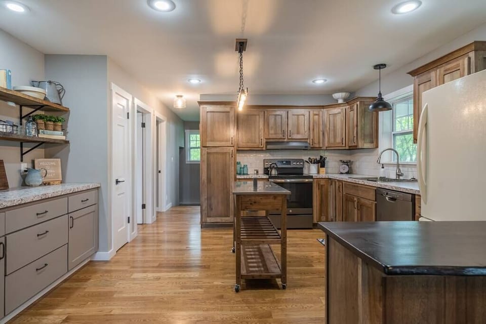 Spacious Fully Stocked Kitchen