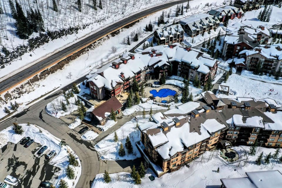 Eagle Springs East hugs the pool area and houses all the amenities of Club Solitude