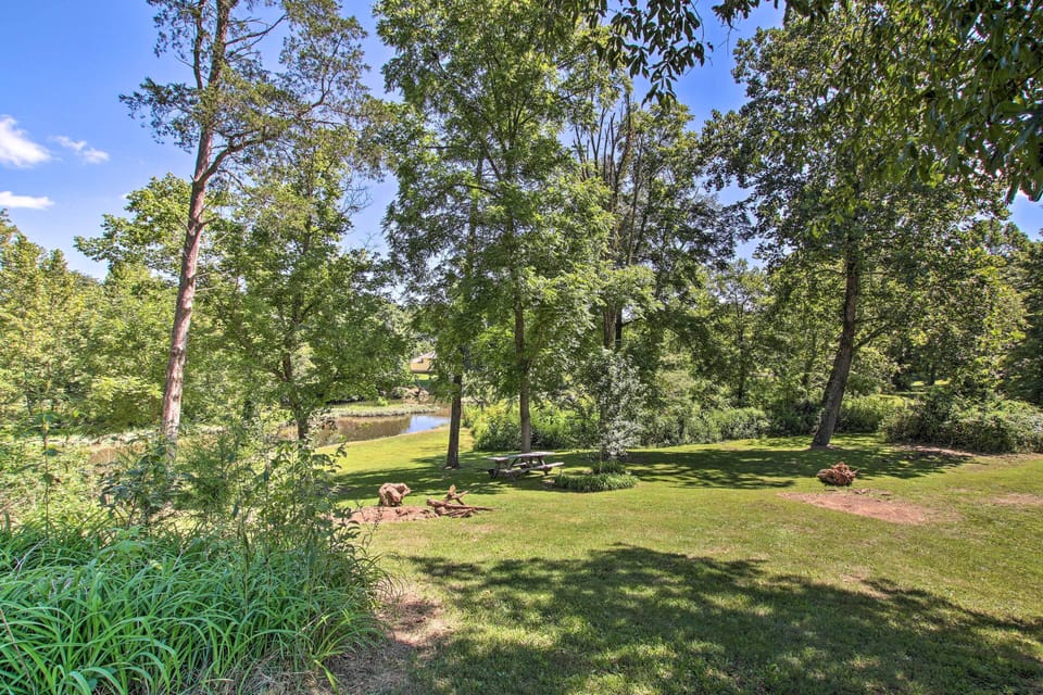 Shared Picnic Table & Outdoor Area