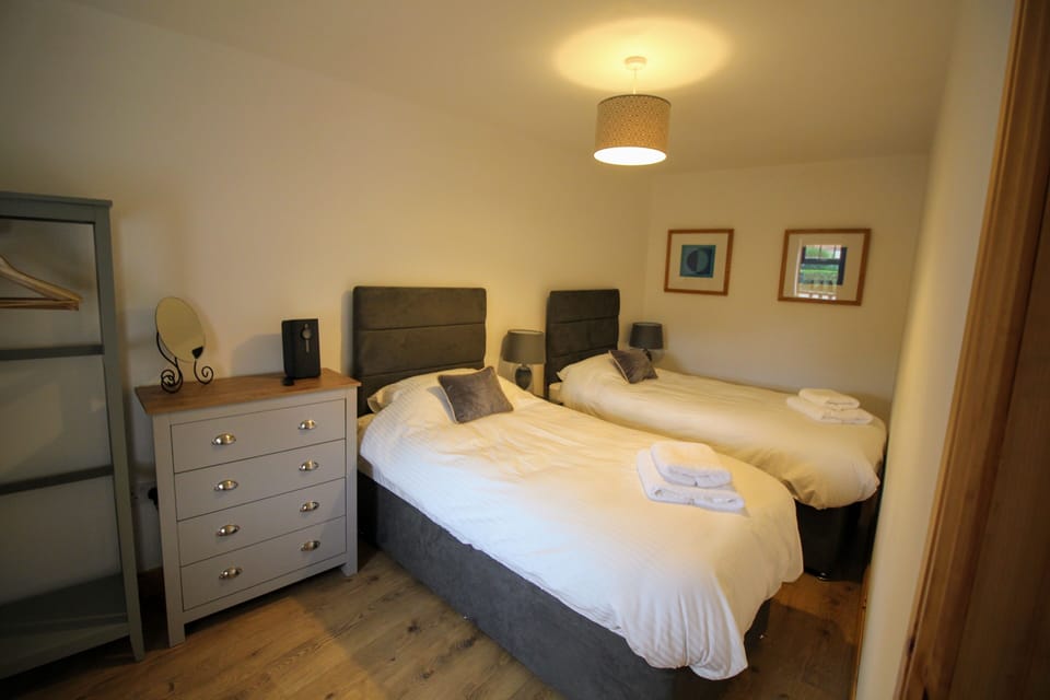 Twin bedroom