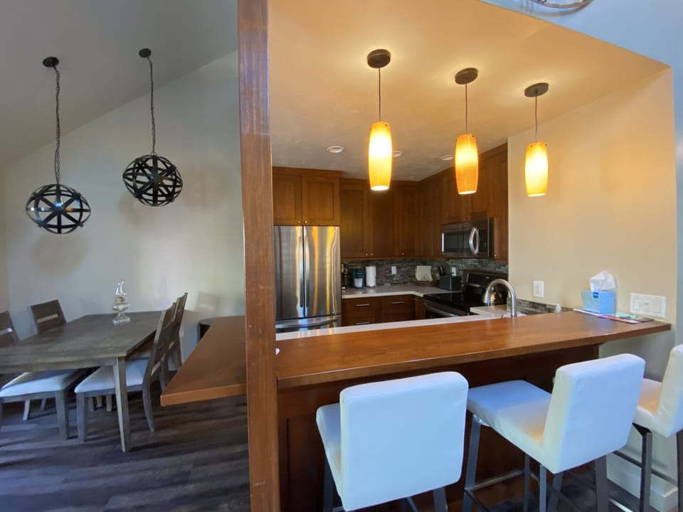 Kitchen and dining table