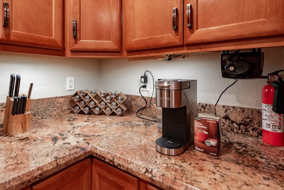 Kitchen, Coffee maker, spices, knife set