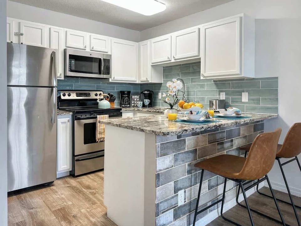 And there's seating for 2 at the kitchen island.