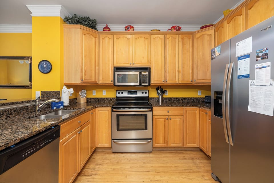 A fully-equipped kitchen is perfect for mealtime