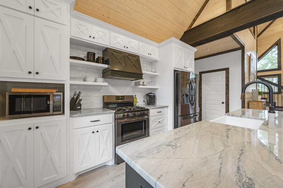 Black stainless steel appliances surrond a fully equiped kitchen