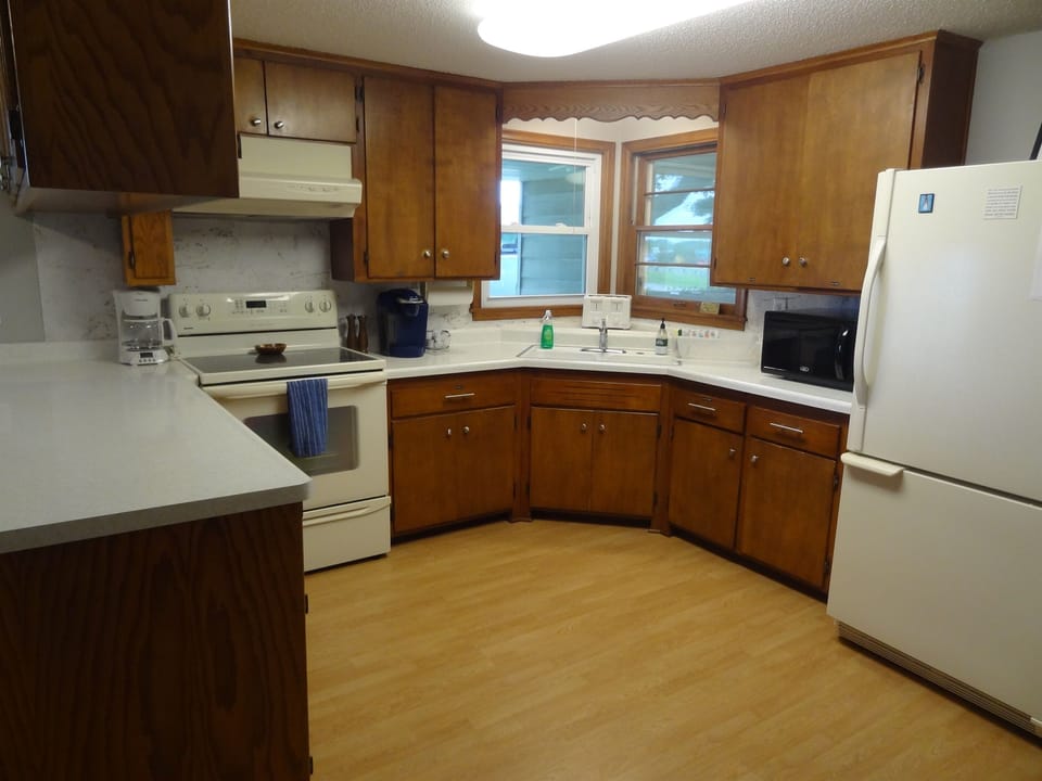 Full sized kitchen. No dishwasher. Will provide some paper plates.