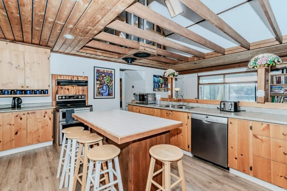 KIT - Featuring a spacious kitchen island, there’s ample room for meal prep. It’s also a cozy spot to gather for breakfast or casual meals, enhancing your kitchen experience.