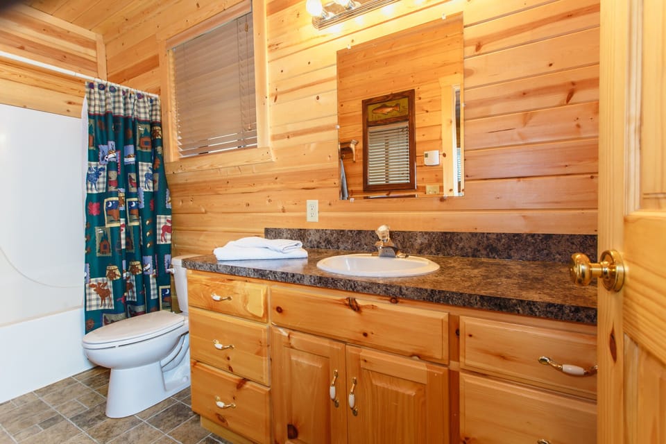 Main cabin master bath.