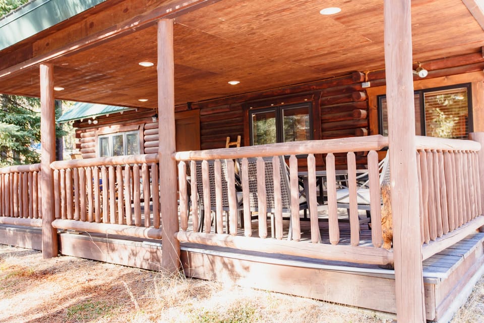 Front porch with 6 rockers and dining for 7. Extra picnic tables in grassy area.