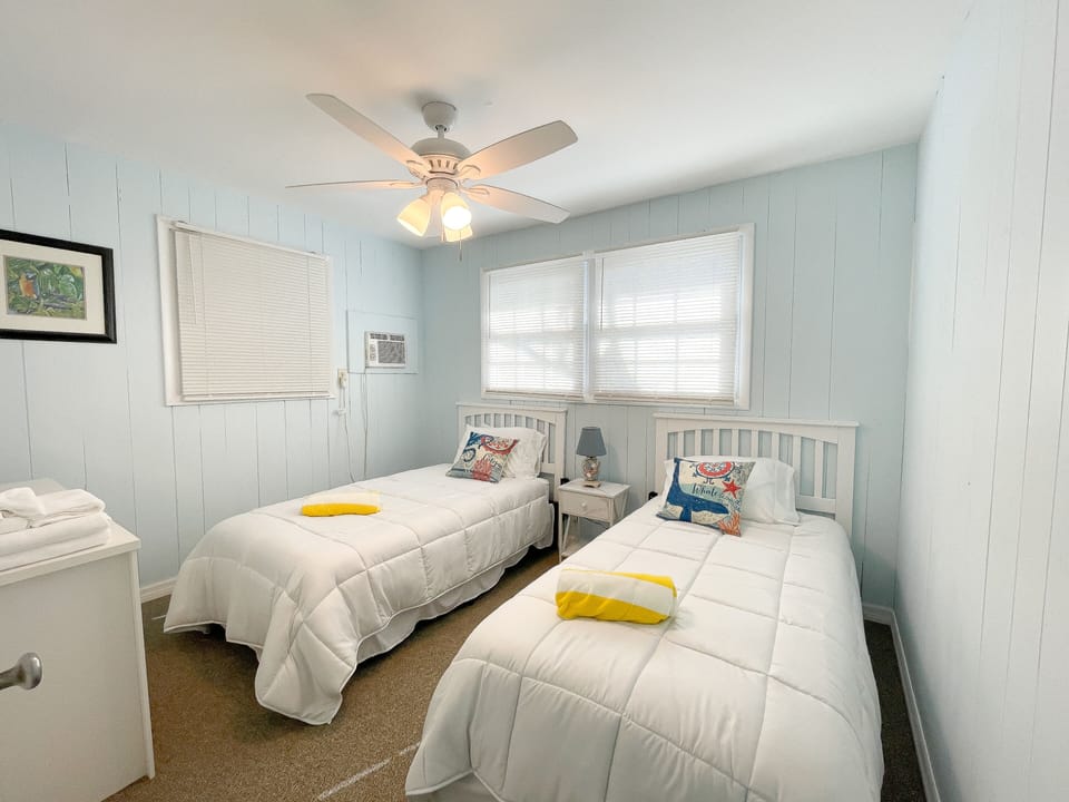 3rd bedroom with twin beds