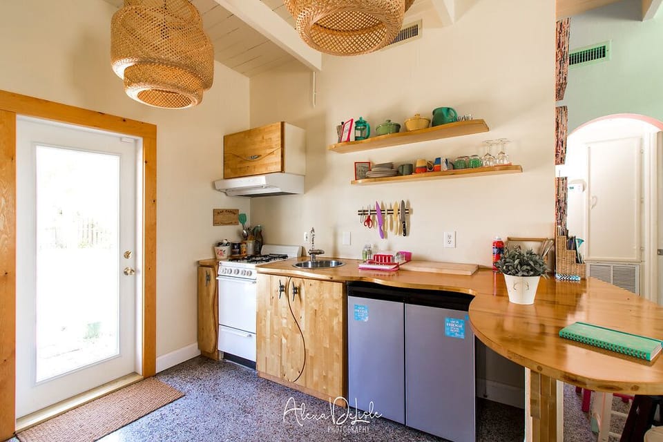 Open floor plan kitchen/living, stove, oven - new midsize fridge since 2021