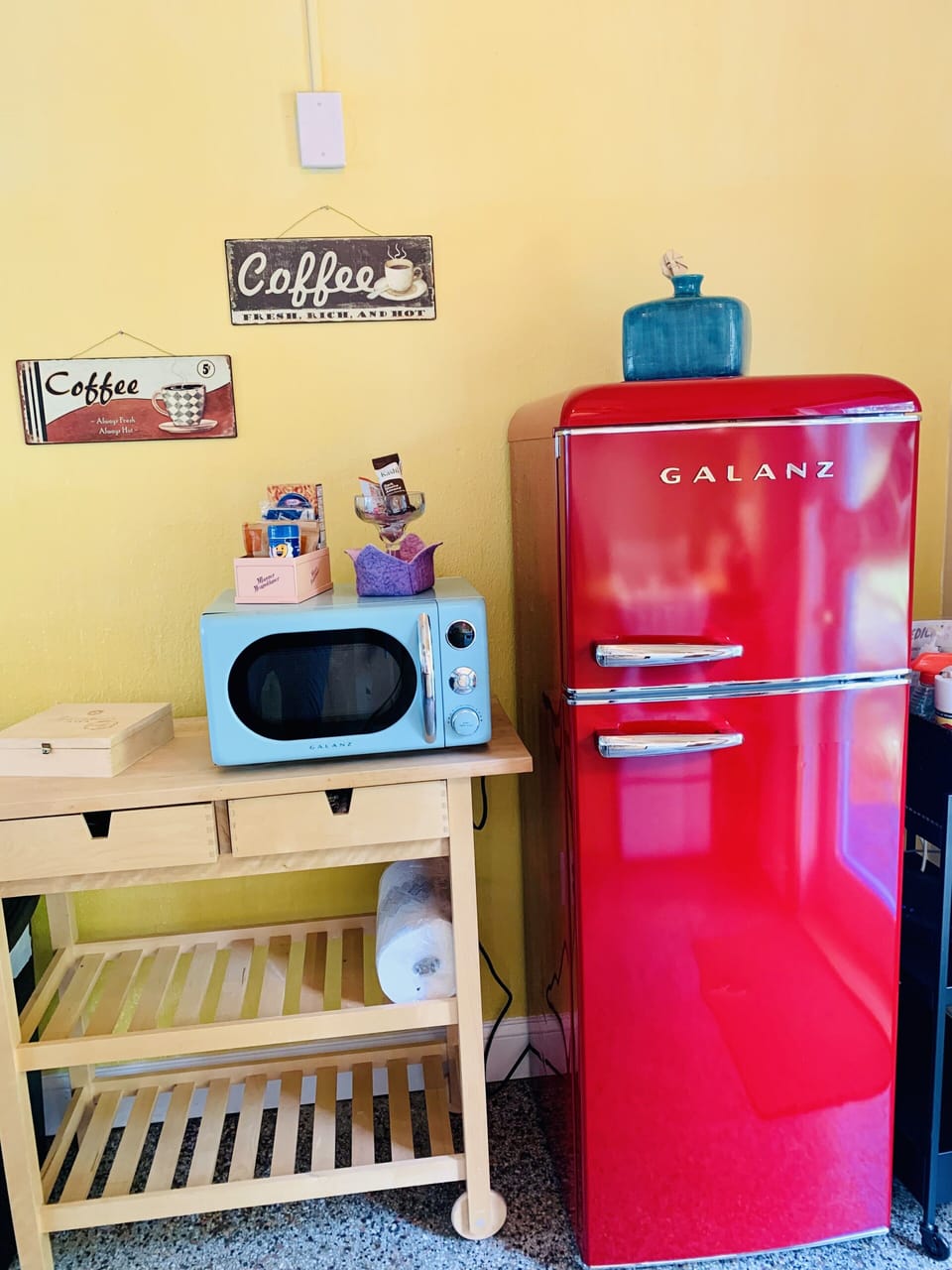 Midsized fridge with top freezer(new 2021)