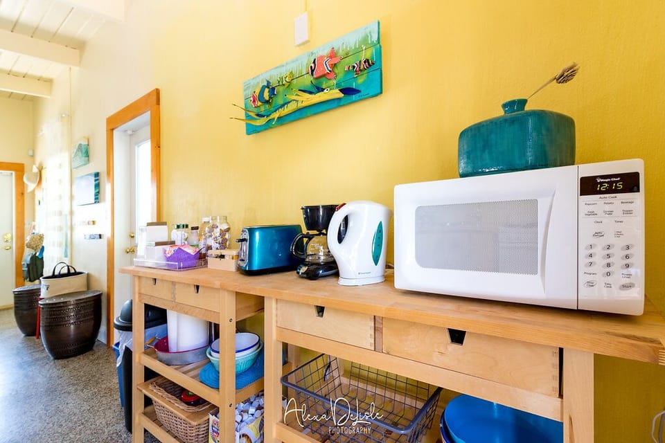 Everything you need for cooking. Incl. coffee & tea selection,spices &condiments