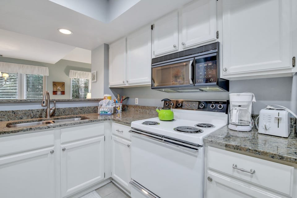 Fully equipped kitchen.