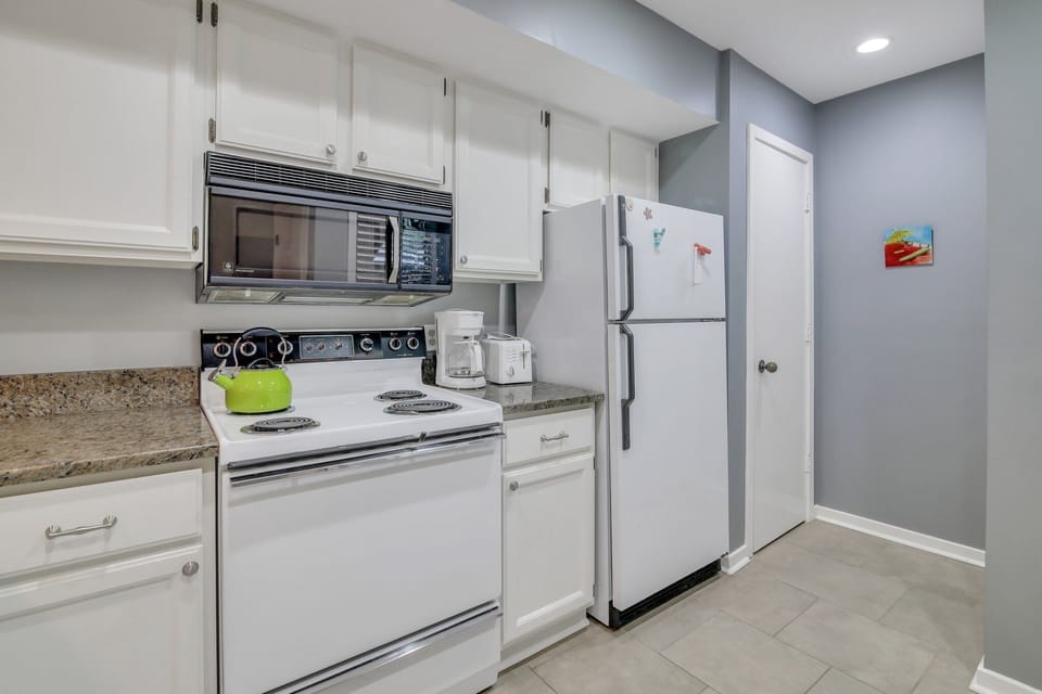 Fully equipped kitchen.
