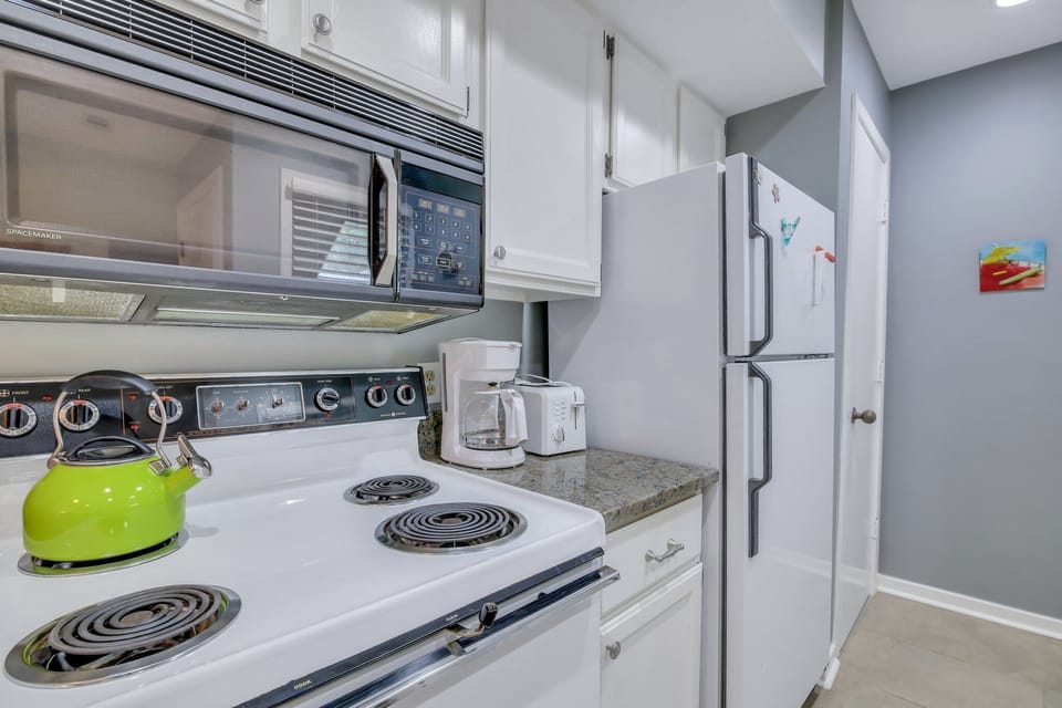 Fully equipped kitchen.