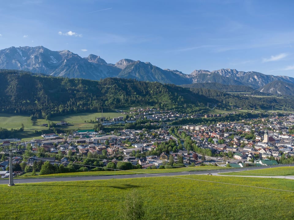 Breathtaking views over the picturesque town of Schladming, surrounded by alpine peaks.