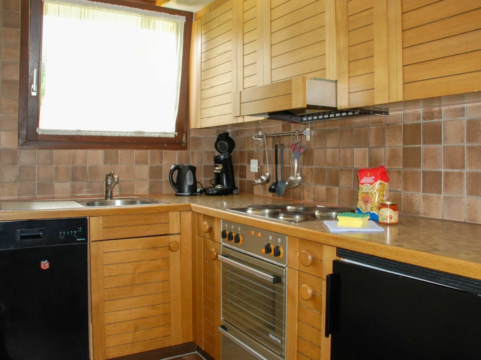 Countertop, Cabinetry, Kitchen, Room, Property, Furniture, Interior Design, Building, Tile, House