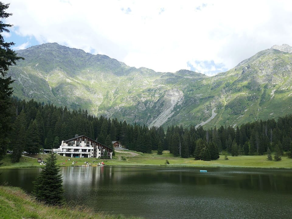 Body Of Water, Mountainous Landforms, Mountain, Natural Landscape, Highland, Landscape, Bank, Mountain Range, Watercourse, Lake
