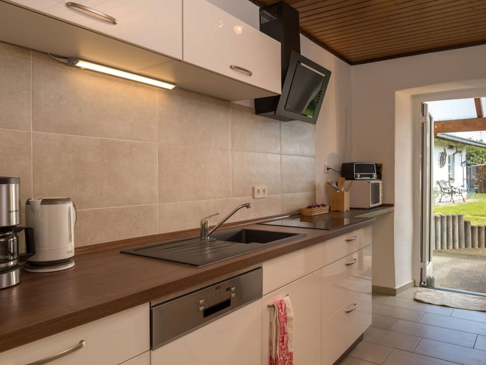 Countertop, Cabinetry, Property, Kitchen Sink, Building, Sink, Kitchen, Tap, Kitchen Appliance, Kitchen Stove
