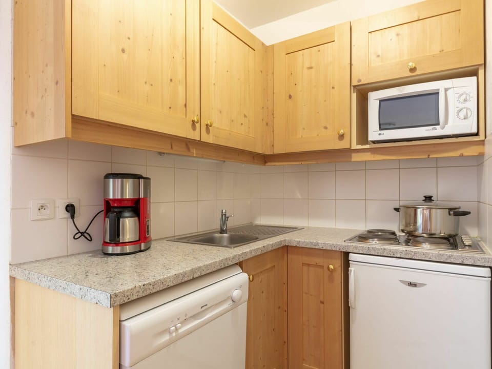 Cabinetry, Kitchen Sink, Property, Countertop, Furniture, Sink, Building, White, Kitchen Appliance, Kitchen