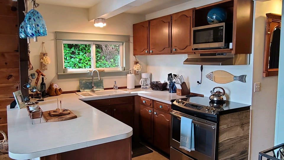 Fully stocked updated kitchen, new pics soon! Sm appliances, coffeemaker & more!