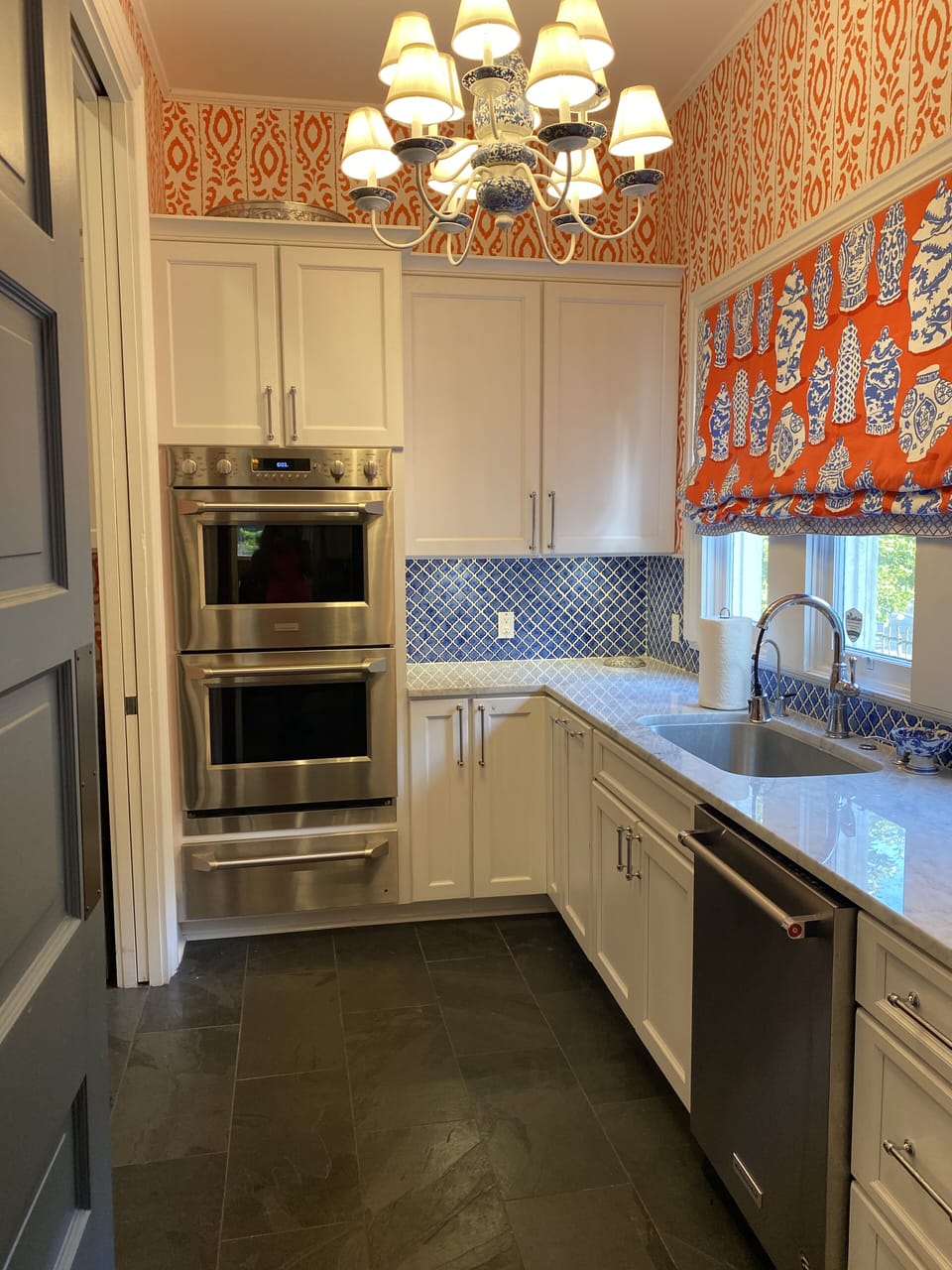 Butler pantry/"2nd Kitchen" Double ovens/warm drawer/dishwasher /fridge