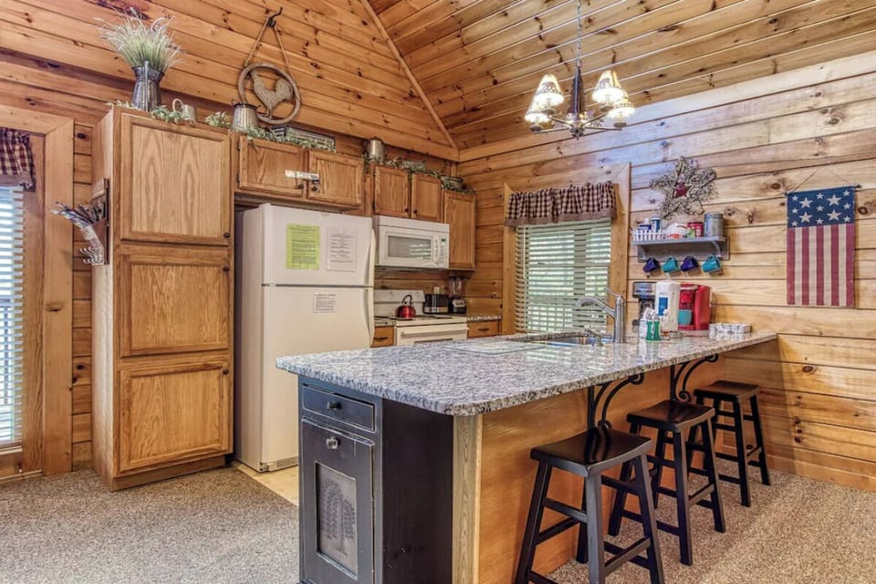 Smoky Mountain Hideout's fully equipped kitchen