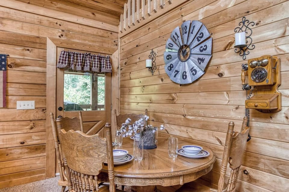 Smoky Mountain Hideout's inviting dining table