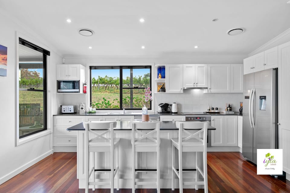 Fully equipped gourmet kitchen
