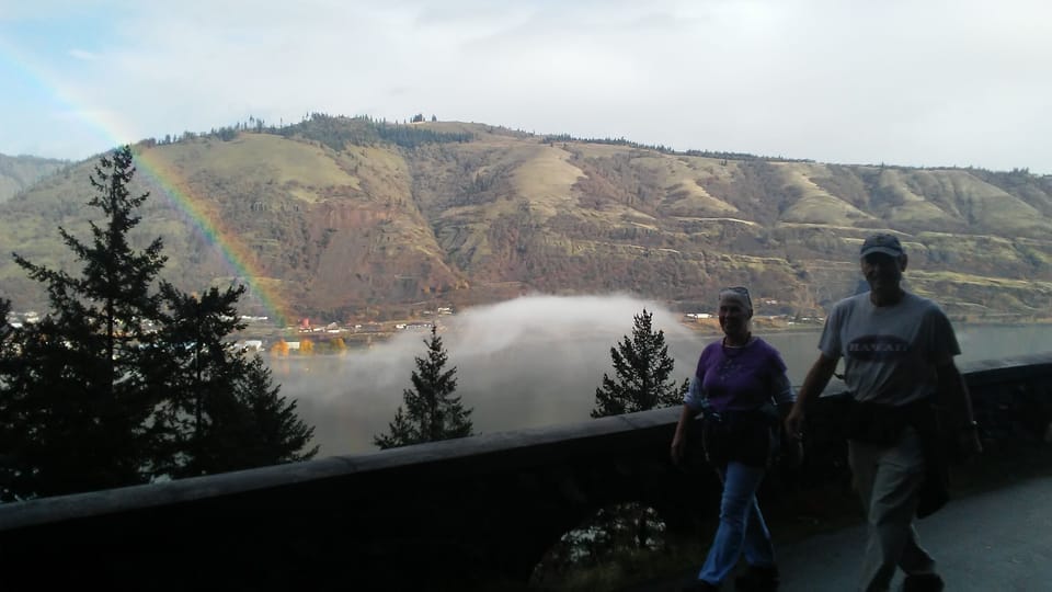 Walking the Twin Tunnel trail between Mosier and Hood River