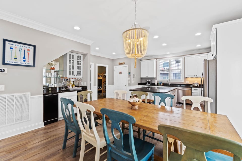 Fabulous Kitchen w/Wet Bar & Ice Maker