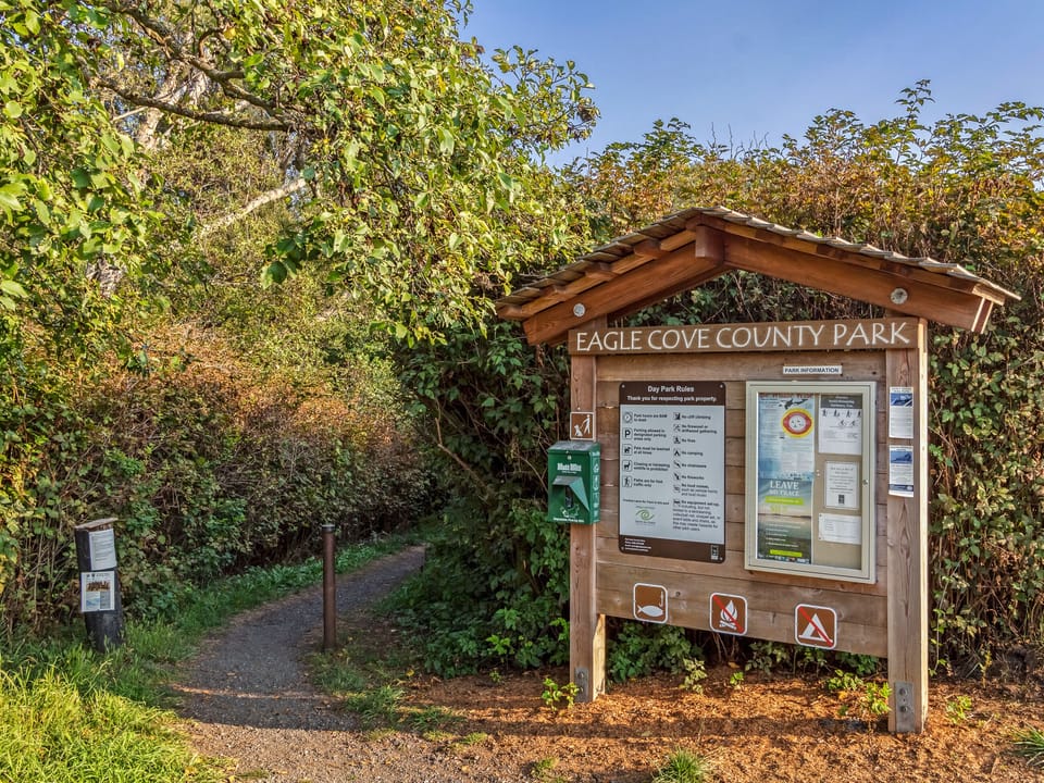 Entrance to Eagle Cove Beach