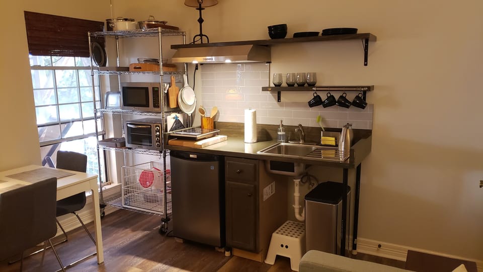 Kitchenette 1