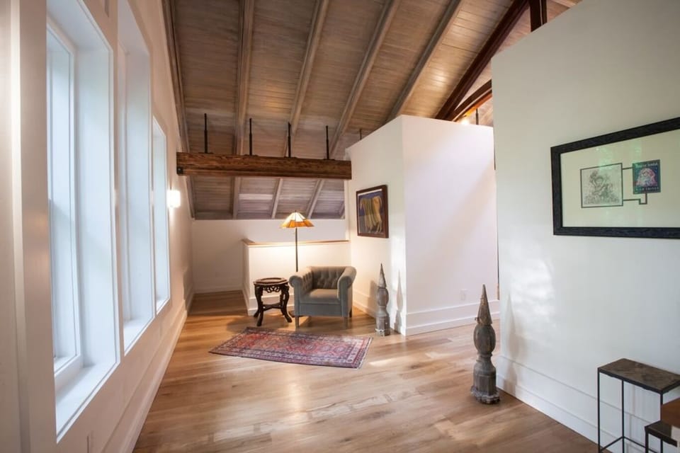 Sitting area outside main bedroom upstairs