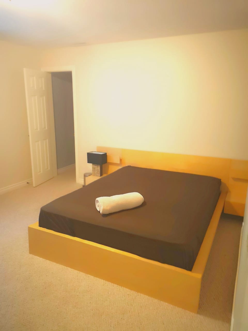 Queen bed 2nd bedroom All linens provided including blanets