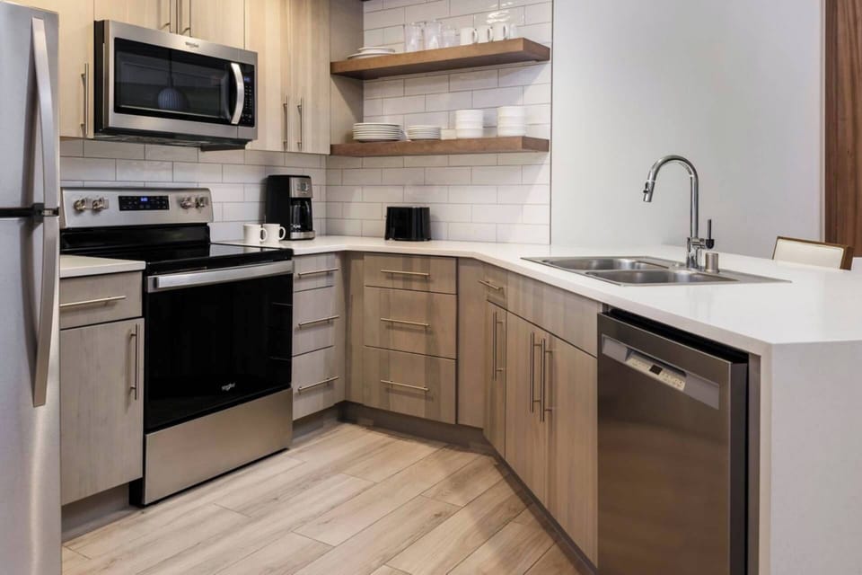 Full Kitchen with all the necessities.