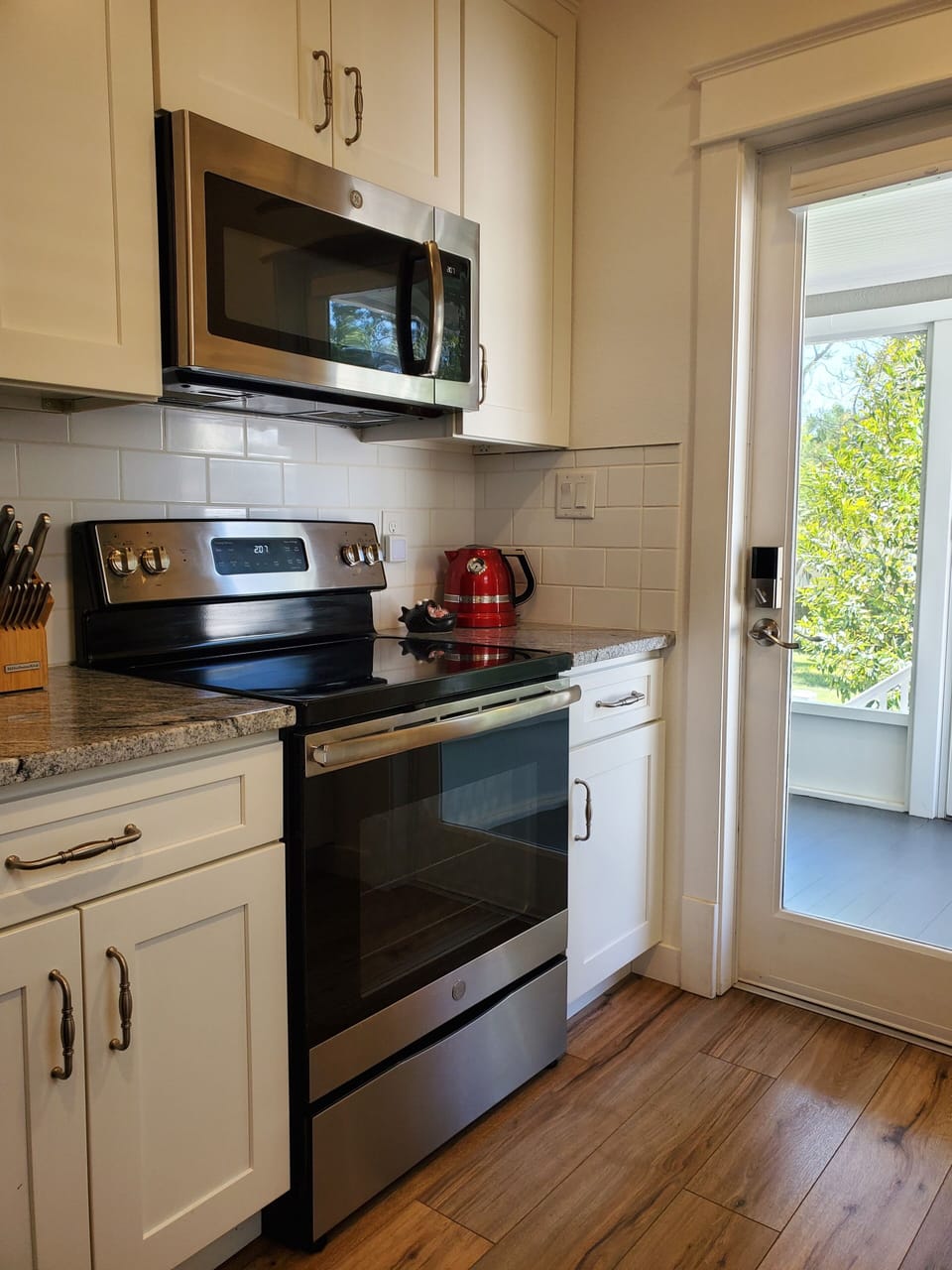 Full-Sized Stove & Oven