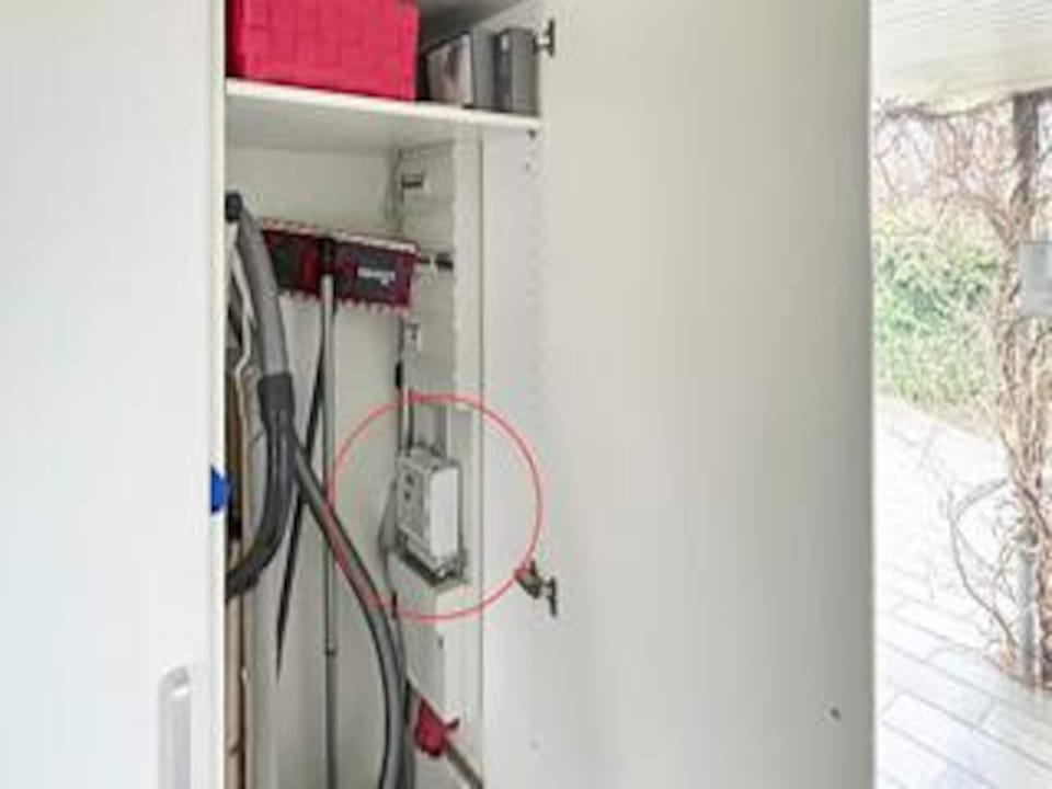 Electricity meter cabinet